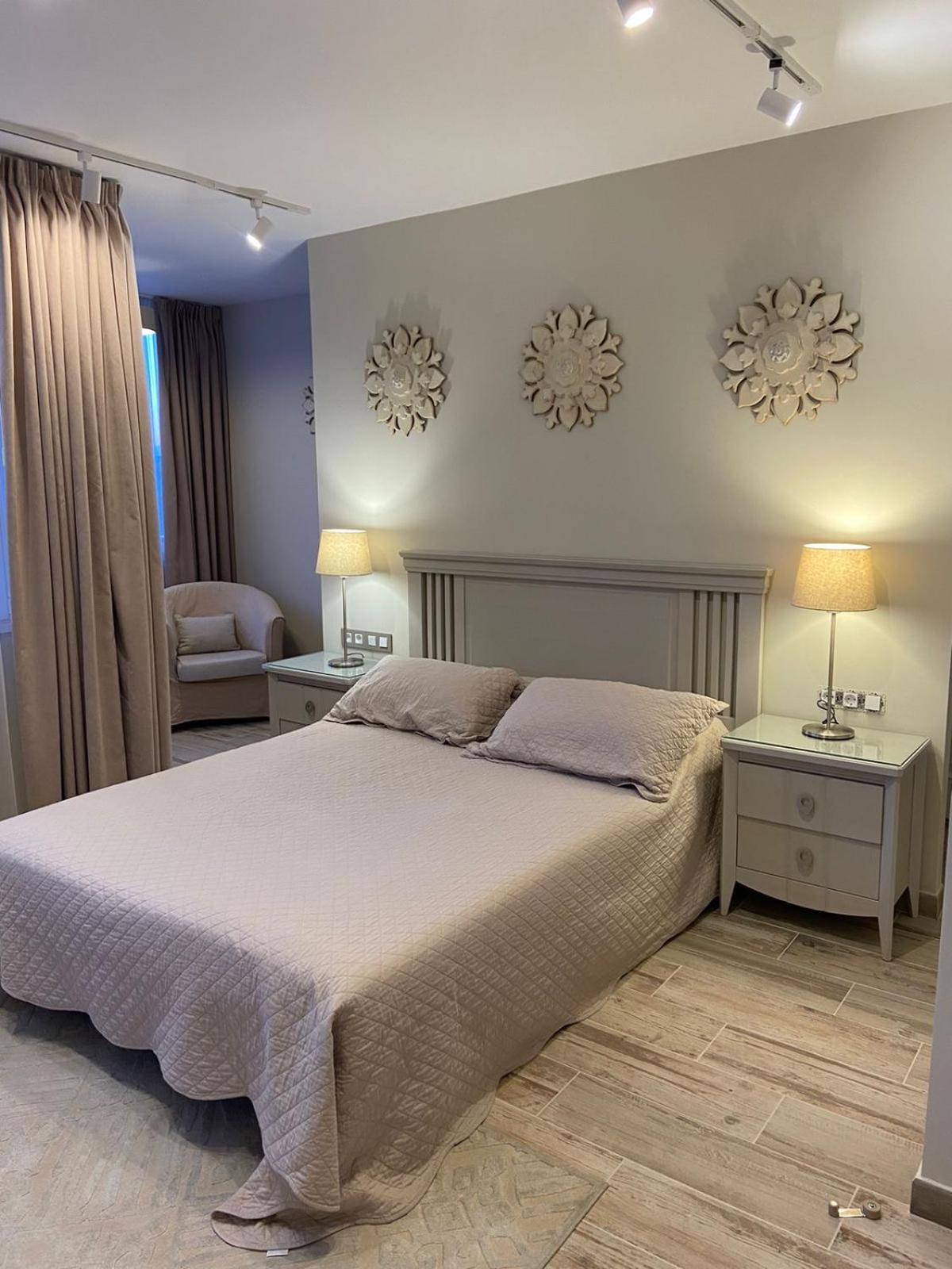 Cinema Duplex Apartment กัลเป ภายนอก รูปภาพ